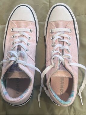 Converse women’s Baby Pink Low-Top Canvas Sneakers Size 8 floral